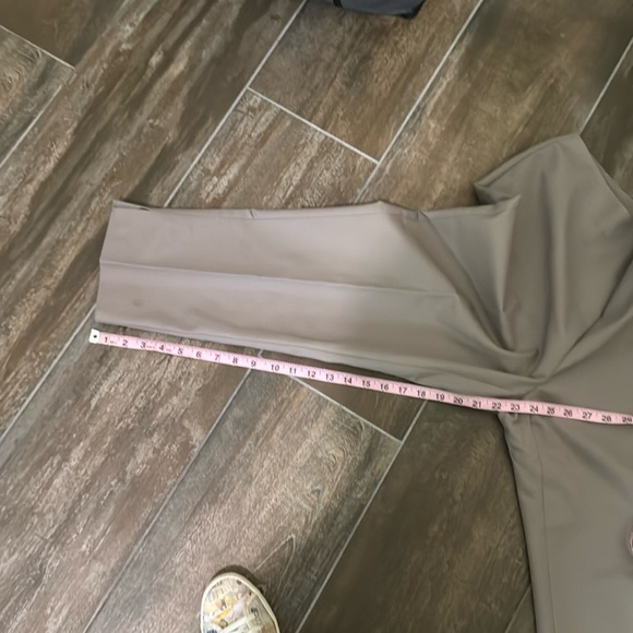 Chico's Gray Ankle-Length Cropped Pants - Picture 7 of 8